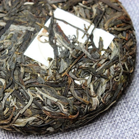Bingdao 2016 raw pu-erh cake top view dry leaf detail, ~400yr ancient tree sheng puerh stone-pressed Mengku Lincang Yunnan